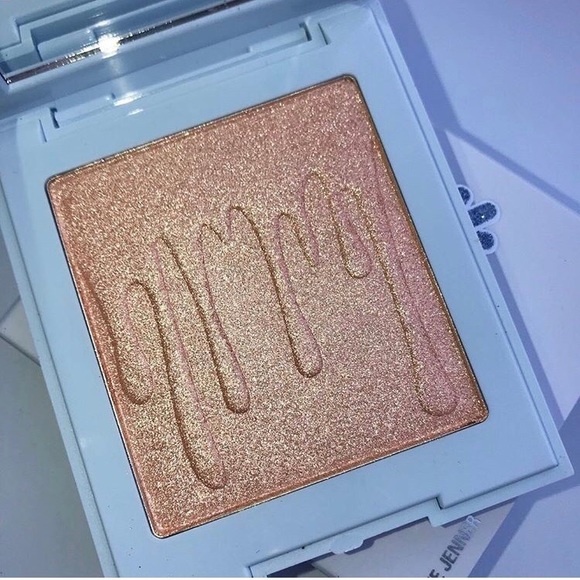 Kylie Holiday Highlighter ❄️ - Picture 4 of 6